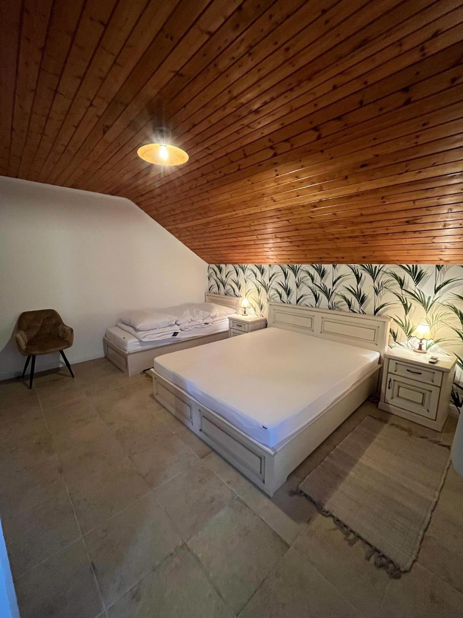 Czinege Vendeghaz - Nagy Haz Apartment Poroszlo Bagian luar foto